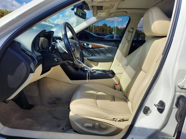 2014 INFINITI Q50 — DENT