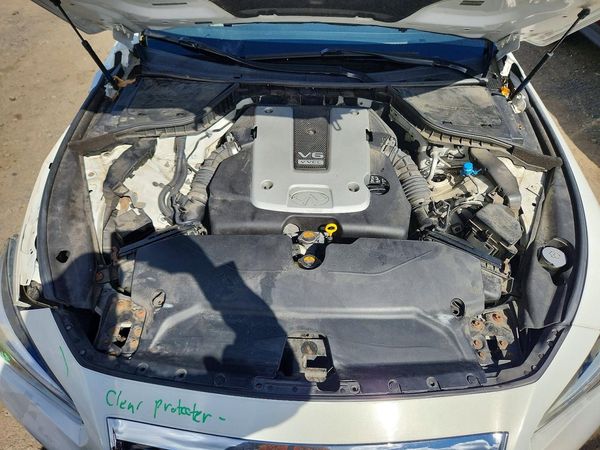 2014 INFINITI Q50 — Engine bay