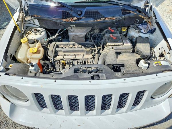 2015 JEEP PATRIOT Sport — Engine bay