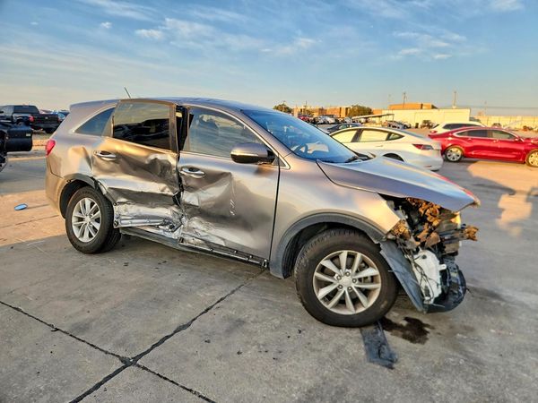 2018 KIA SORENTO L, LX — Passenger 3/4