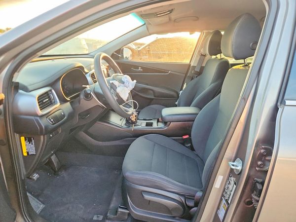 2018 KIA SORENTO L, LX — DENT