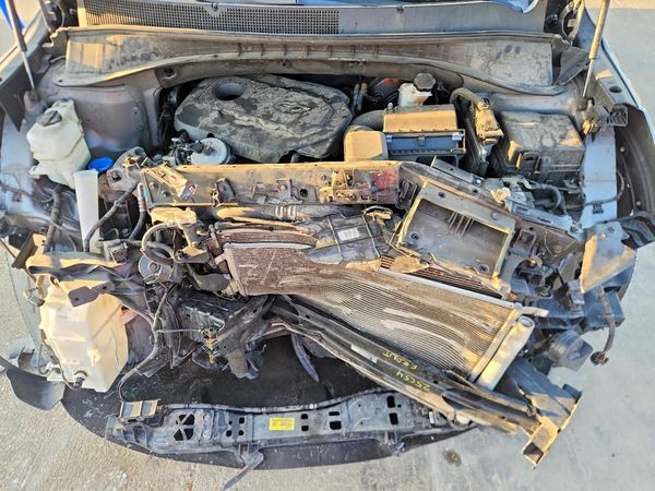 2018 KIA SORENTO L, LX — Engine bay