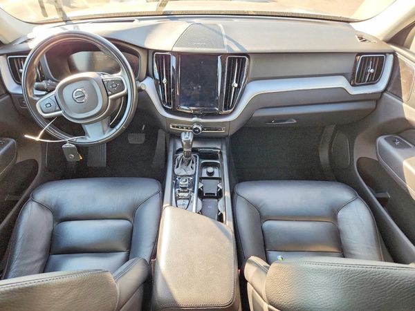 2020 VOLVO XC60 Momentum — CKPT