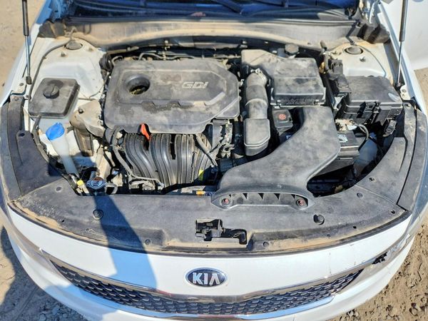 2016 KIA OPTIMA GLS, JSL — Engine bay