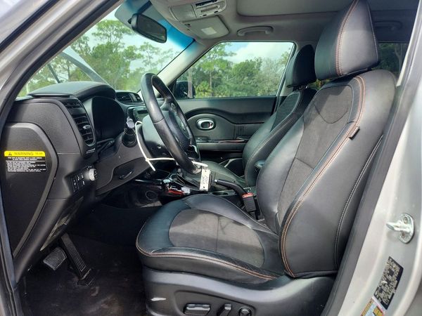 2018 KIA SOUL Exclaim — DENT