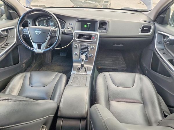 2015 VOLVO V60 Premier (non R design) — CKPT