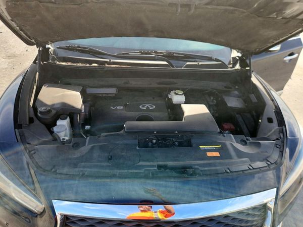 2017 INFINITI QX60 — Engine bay