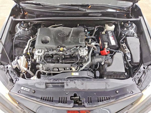 2021 TOYOTA CAMRY SE — Engine bay