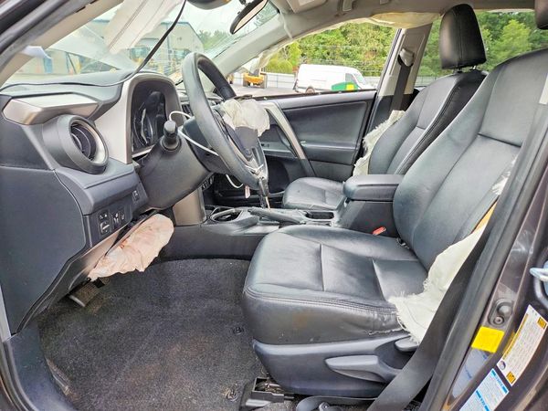 2018 TOYOTA RAV4 LE — DENT