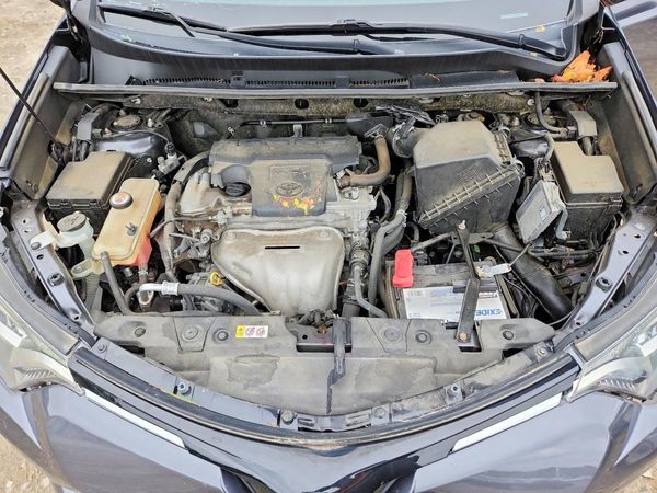 2018 TOYOTA RAV4 LE — Engine bay