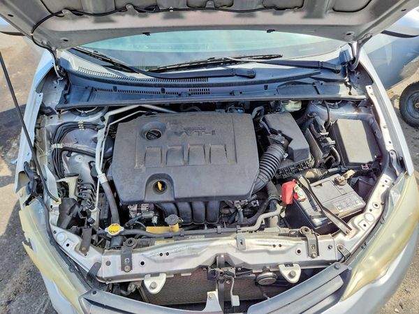 2015 TOYOTA COROLLA L/LE — Engine bay