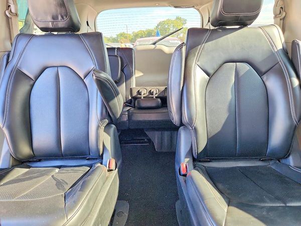 2023 CHRYSLER PACIFICA Touring L — SUVN