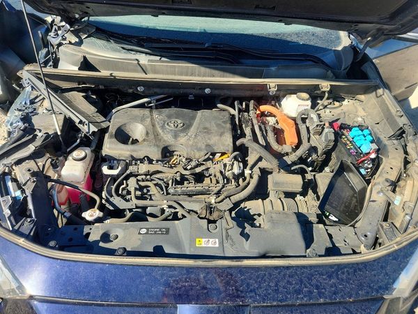 2022 TOYOTA RAV4 XLE — Engine bay