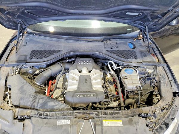 2014 AUDI A7 — Engine bay