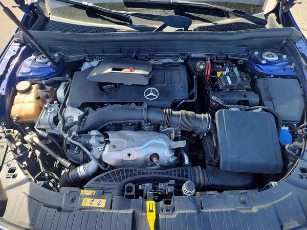 2021 MERCEDES-BENZ GLB-CLASS GLB250 — Engine bay