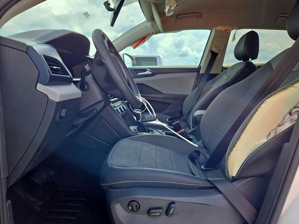 2022 VOLKSWAGEN TAOS SE — DENT