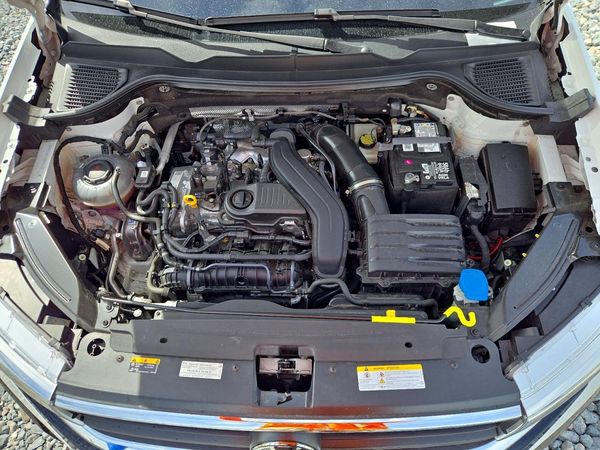 2022 VOLKSWAGEN TAOS SE — Engine bay