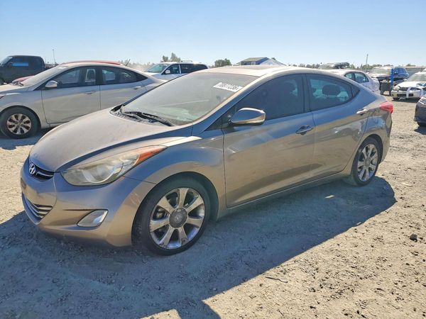 2013 HYUNDAI ELANTRA — Front 3/4