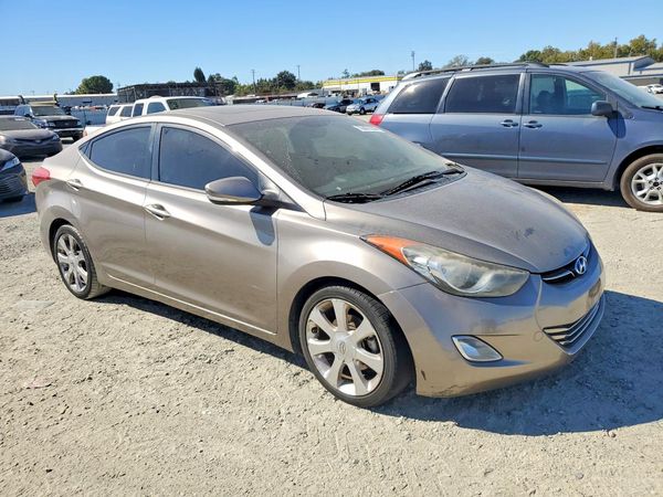 2013 HYUNDAI ELANTRA — Passenger 3/4