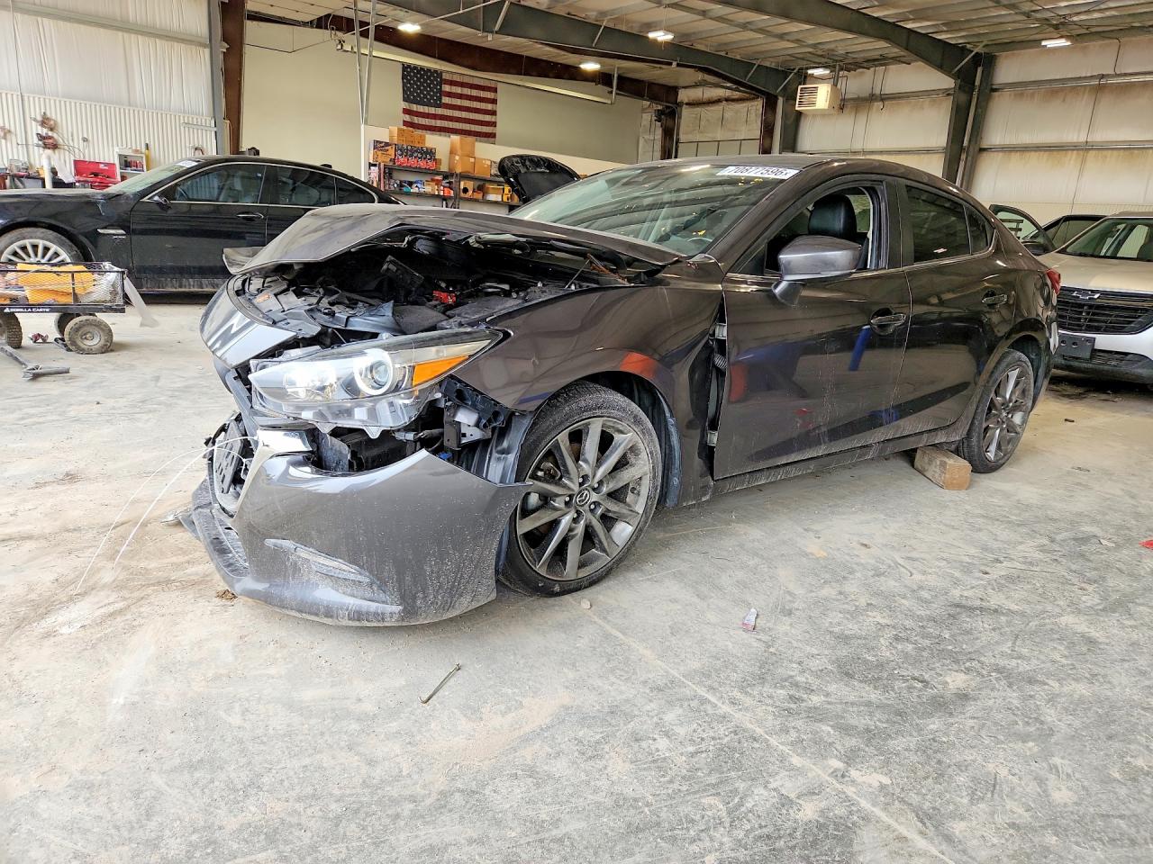 2018 MAZDA 3 Touring — Front 3/4