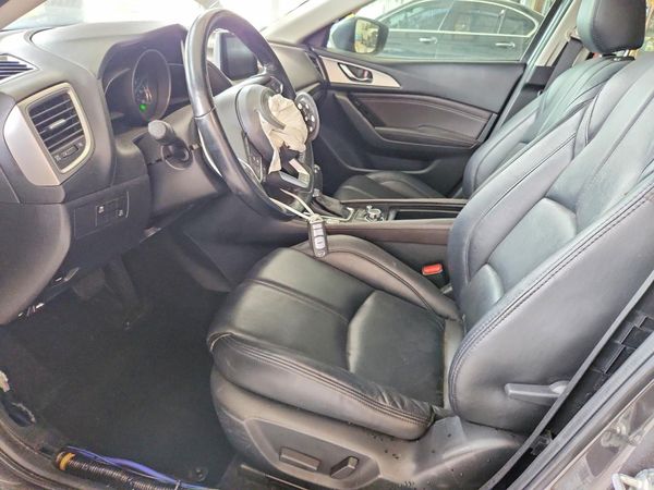 2018 MAZDA 3 Touring — DENT