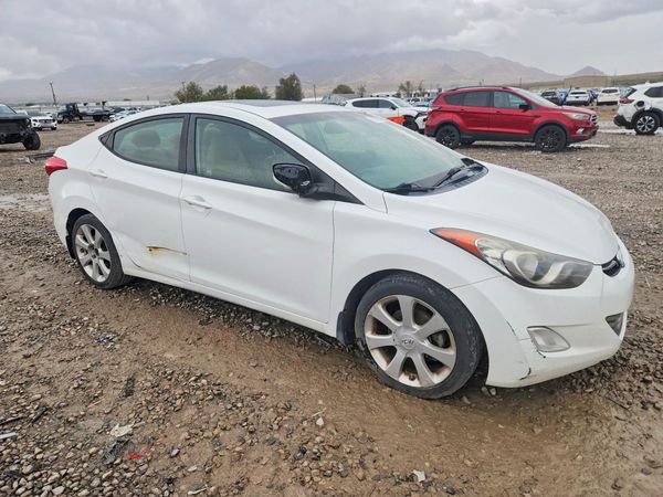 2013 HYUNDAI ELANTRA — Passenger 3/4