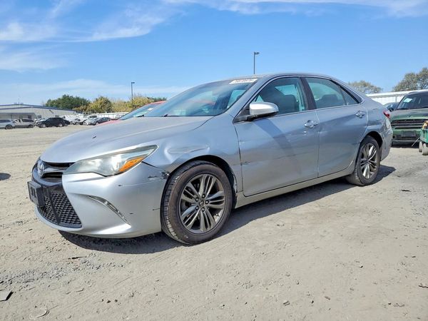2015 TOYOTA CAMRY — Front 3/4