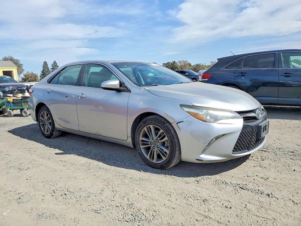 2015 TOYOTA CAMRY — Passenger 3/4