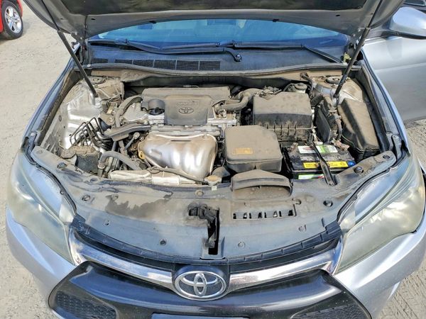 2015 TOYOTA CAMRY — Engine bay