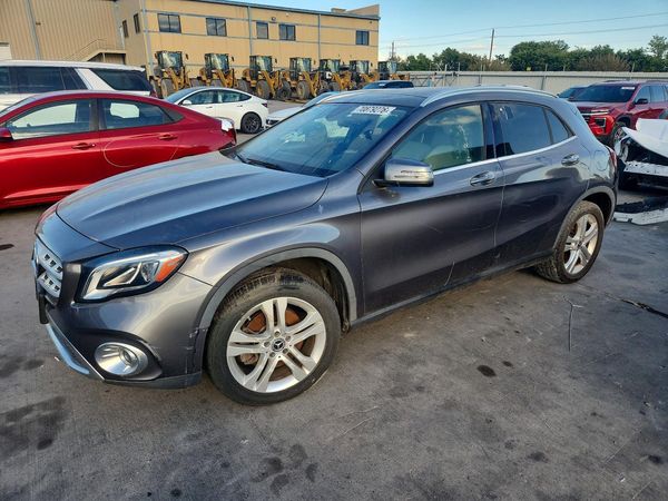 2018 MERCEDES-BENZ GLA-CLASS GLA250 — Front 3/4