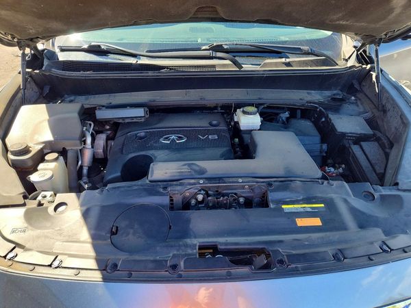 2016 INFINITI QX60 — Engine bay