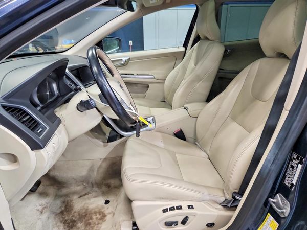 2015 VOLVO XC60 — DENT