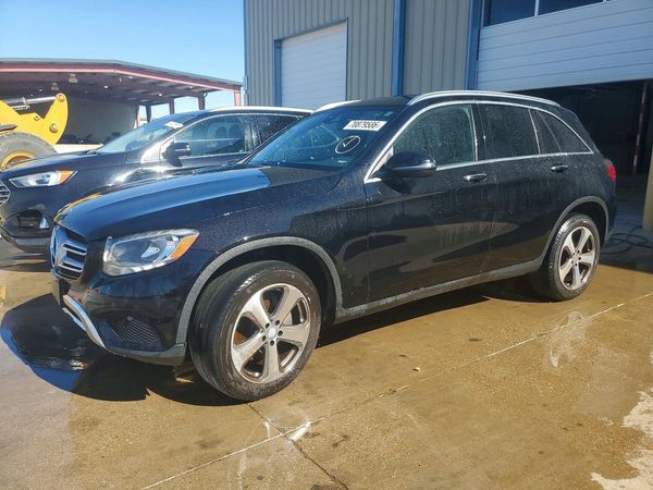 2017 MERCEDES-BENZ GLC-CLASS GLC300 — Front 3/4