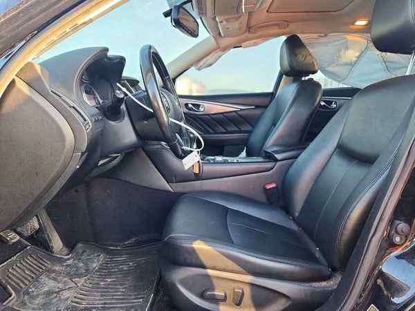 2015 INFINITI Q50 — DENT