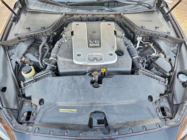 2015 INFINITI Q50 — Engine bay