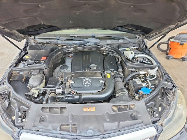 2013 MERCEDES-BENZ C C250 — Engine bay