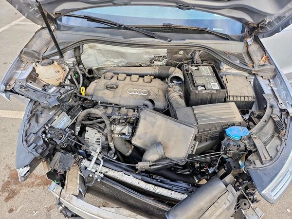 2018 AUDI Q3 — Engine bay