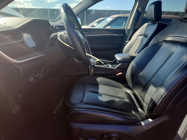 2021 JEEP GRAND CHEROKEE Limited — DENT