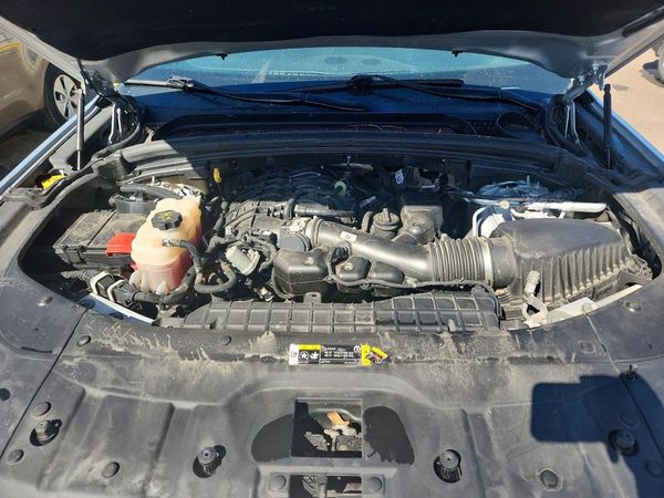2021 JEEP GRAND CHEROKEE Limited — Engine bay