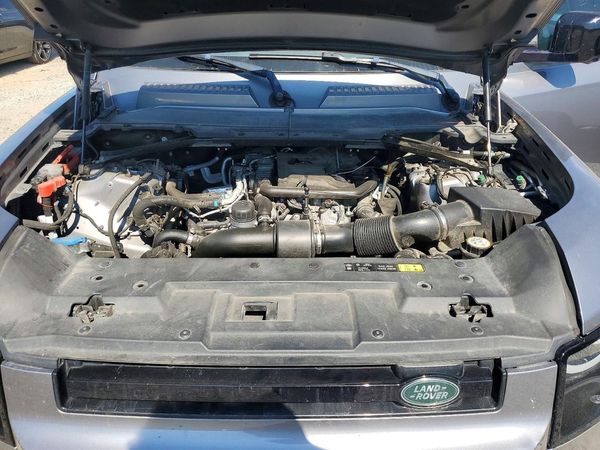 2020 LAND ROVER DEFENDER 110 S — Engine bay