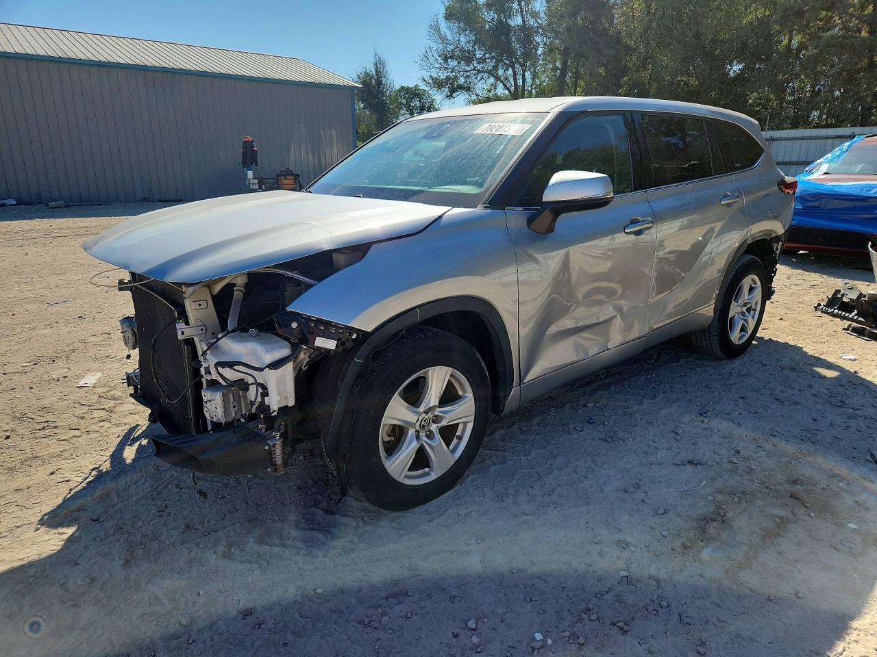 2020 TOYOTA HIGHLANDER LE — Front 3/4