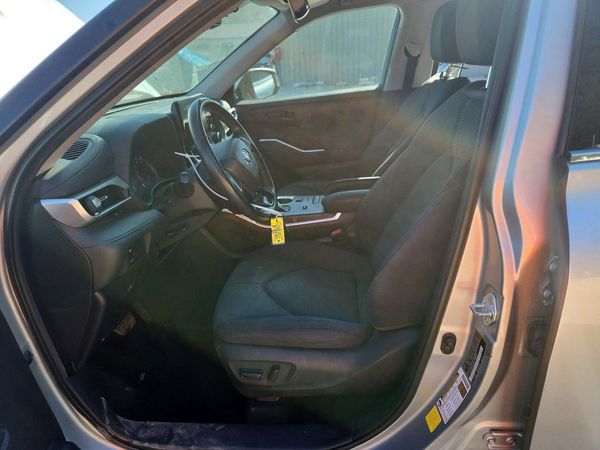 2020 TOYOTA HIGHLANDER LE — DENT