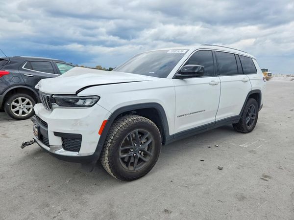 2023 JEEP CHEROKEE Laredo, Altitude — Front 3/4