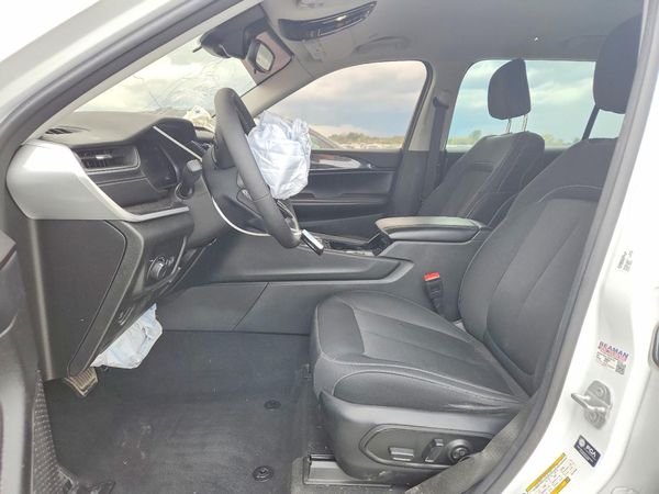 2023 JEEP CHEROKEE Laredo, Altitude — DENT