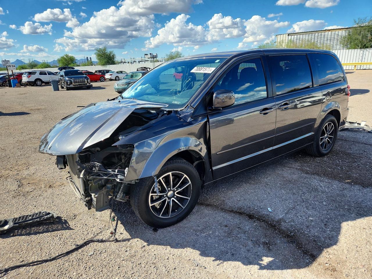2016 DODGE CARAVAN SE — Front 3/4