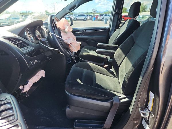 2016 DODGE CARAVAN SE — DENT