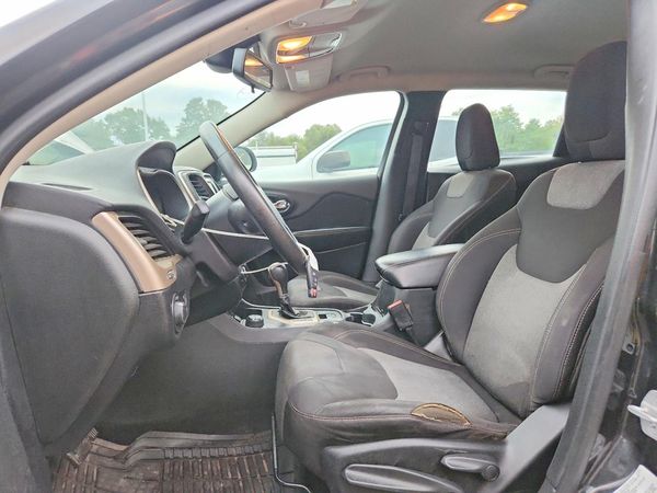 2014 JEEP CHEROKEE Sport — DENT
