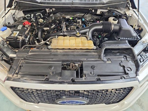 2019 FORD F150 — Engine bay