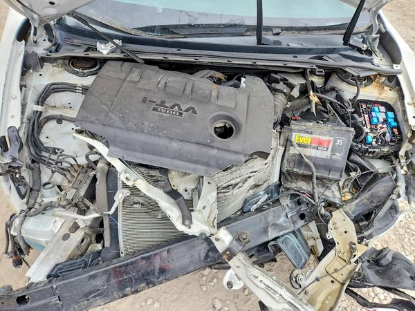 2015 TOYOTA COROLLA L/LE — Engine bay