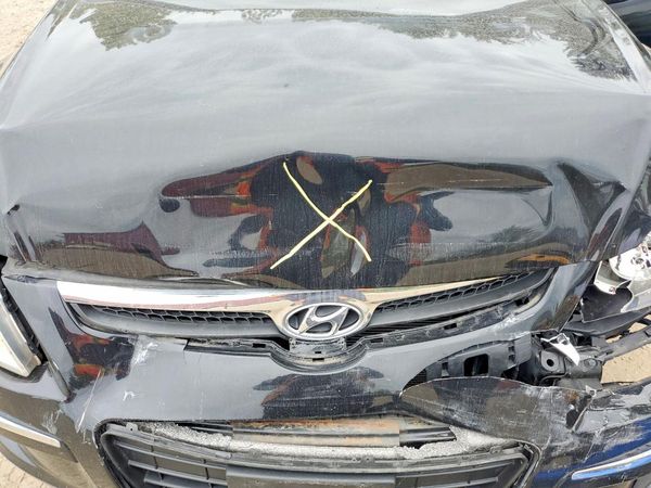2012 HYUNDAI ELANTRA GL — Engine bay